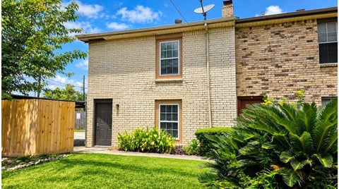 Townhouse For Sale - 1403 Blalock Road #5<br/> Houston, TX 77055