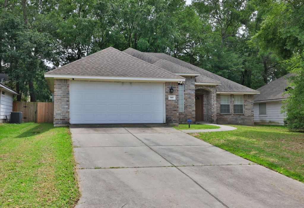 Photo of 909 Katie Lane, Conroe, TX 77304 (MLS # 88299467)
