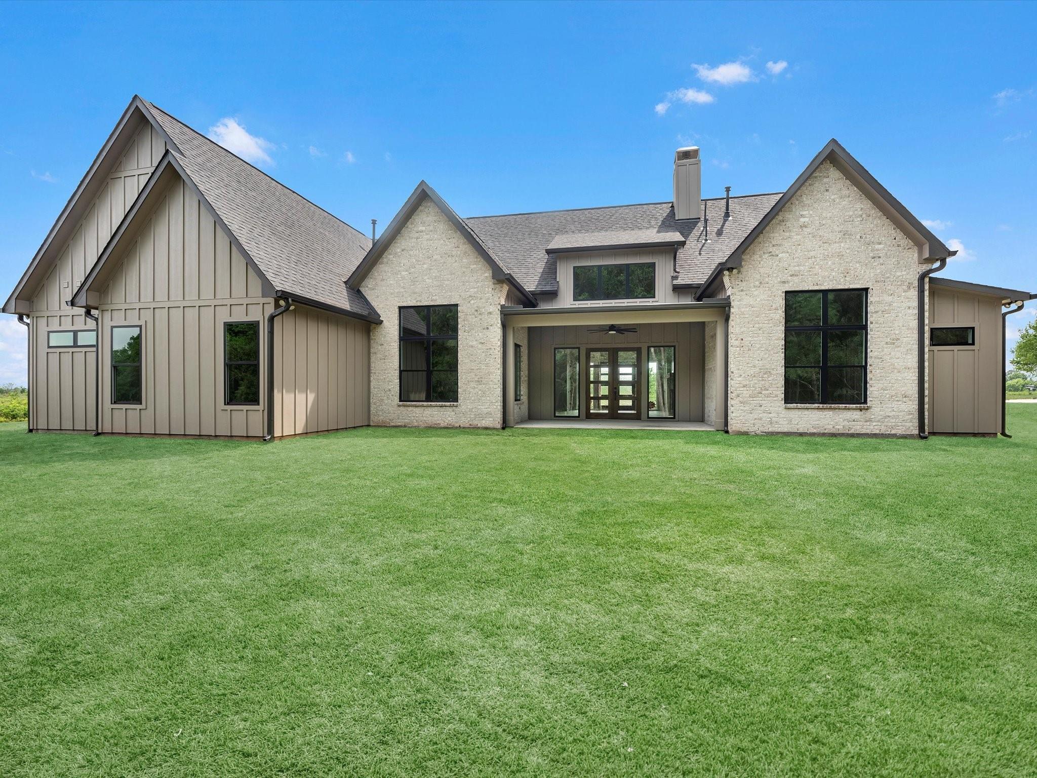 10039 Lakeside Oaks Dr