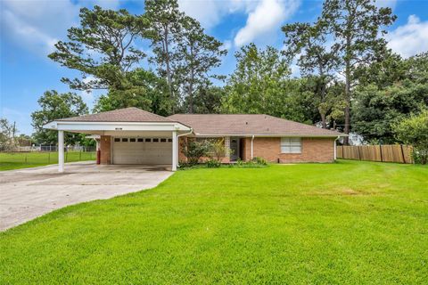 Photo of 205 N 8th Street, Highlands, TX 77562 (MLS # 8213909)