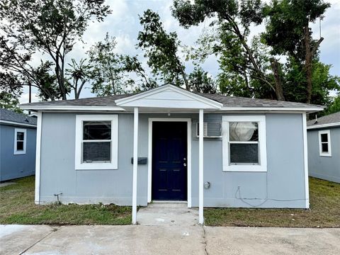 Photo of 3914 Hoffman Street #B, Houston, TX 77026 (MLS # 10717888)