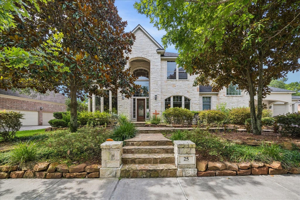 Photo of 25 Club Oak Court, Kingwood, TX 77339 (MLS # 74438049)