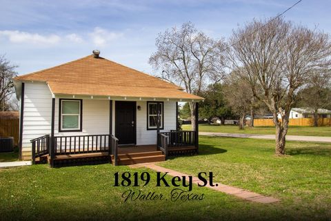 Photo of 1819 Key Street, Waller, TX 77484 (MLS # 10841382)