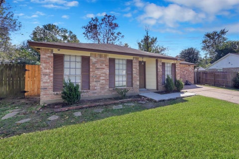 Photo of 1018 Surrey Court, Tomball, TX 77375 (MLS # 33660378)