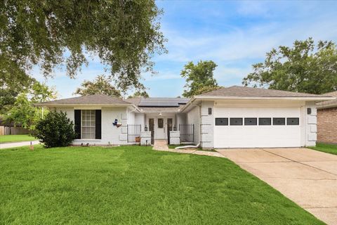 Photo of 2703 Longleaf Pines Drive, Kingwood, TX 77339 (MLS # 49274824)