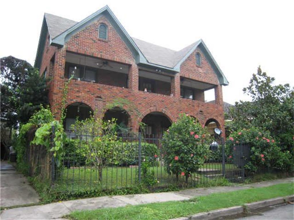 Photo of 320 W Polk Street #3, Houston, TX 77019 (MLS # 87232579)