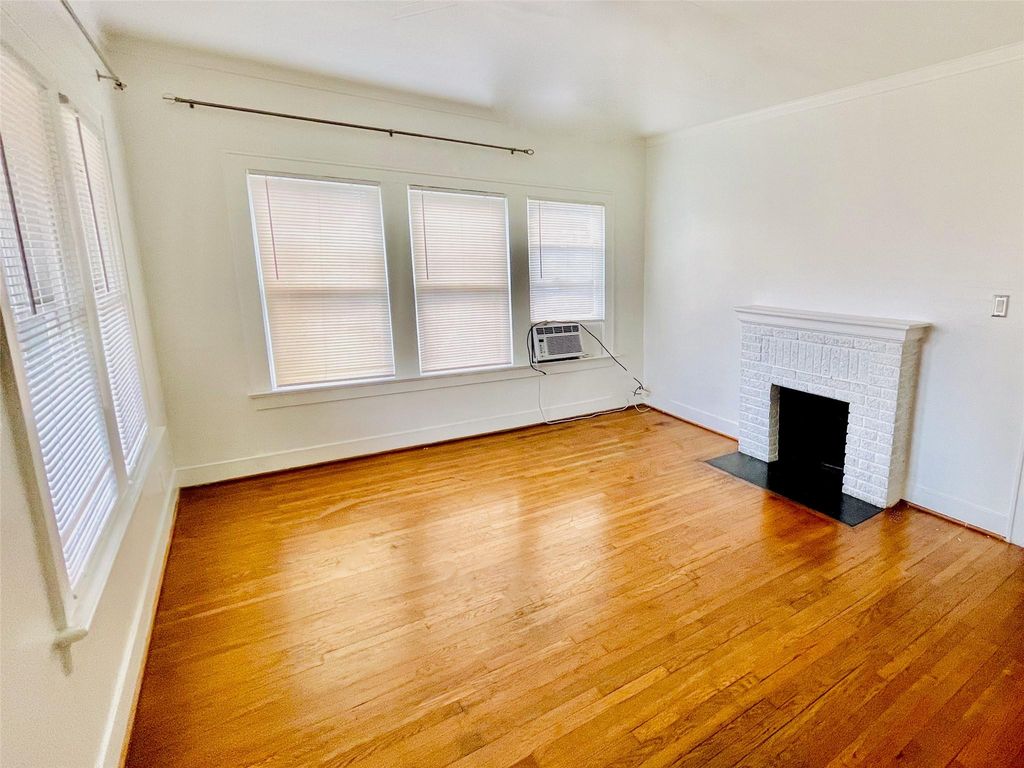Photo of 320 W Polk Street #3, Houston, TX 77019 (MLS # 87232579)