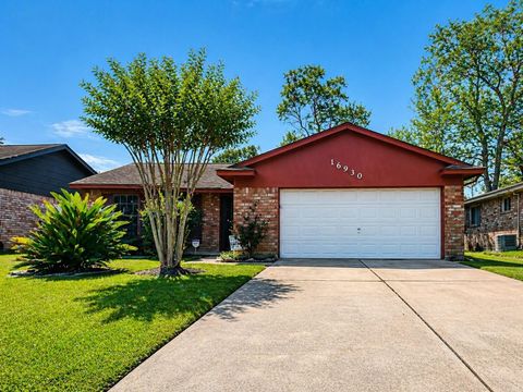 Photo of 16930 Barcelona Drive, Friendswood, TX 77546 (MLS # 90925331)