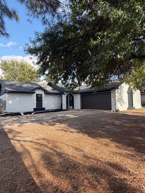Photo of 10403 Glenkirk Drive, Houston, TX 77089 (MLS # 30592347)