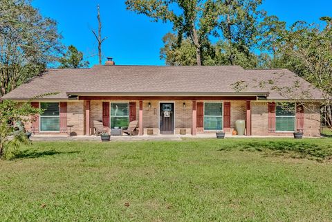 Photo of 450 Piney Point Drive, Sour Lake, TX 77659 (MLS # 34988057) Photo of 450 Piney Point Drive, Sour Lake, TX 77659 (MLS # 34988057)