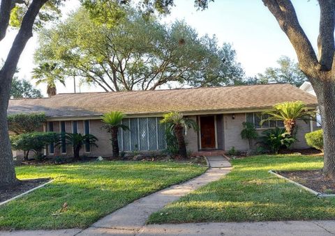 Photo of 5470 Carew Street, Houston, TX 77096 (MLS # 5888202)