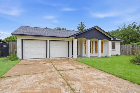 Photo of 9607 Kemp Forest Drive, Houston, TX 77080 (MLS # 37148710)