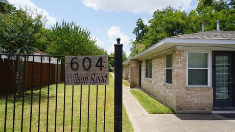 Photo of 604 Wilson Road #5, Humble, TX 77338 (MLS # 61953673)