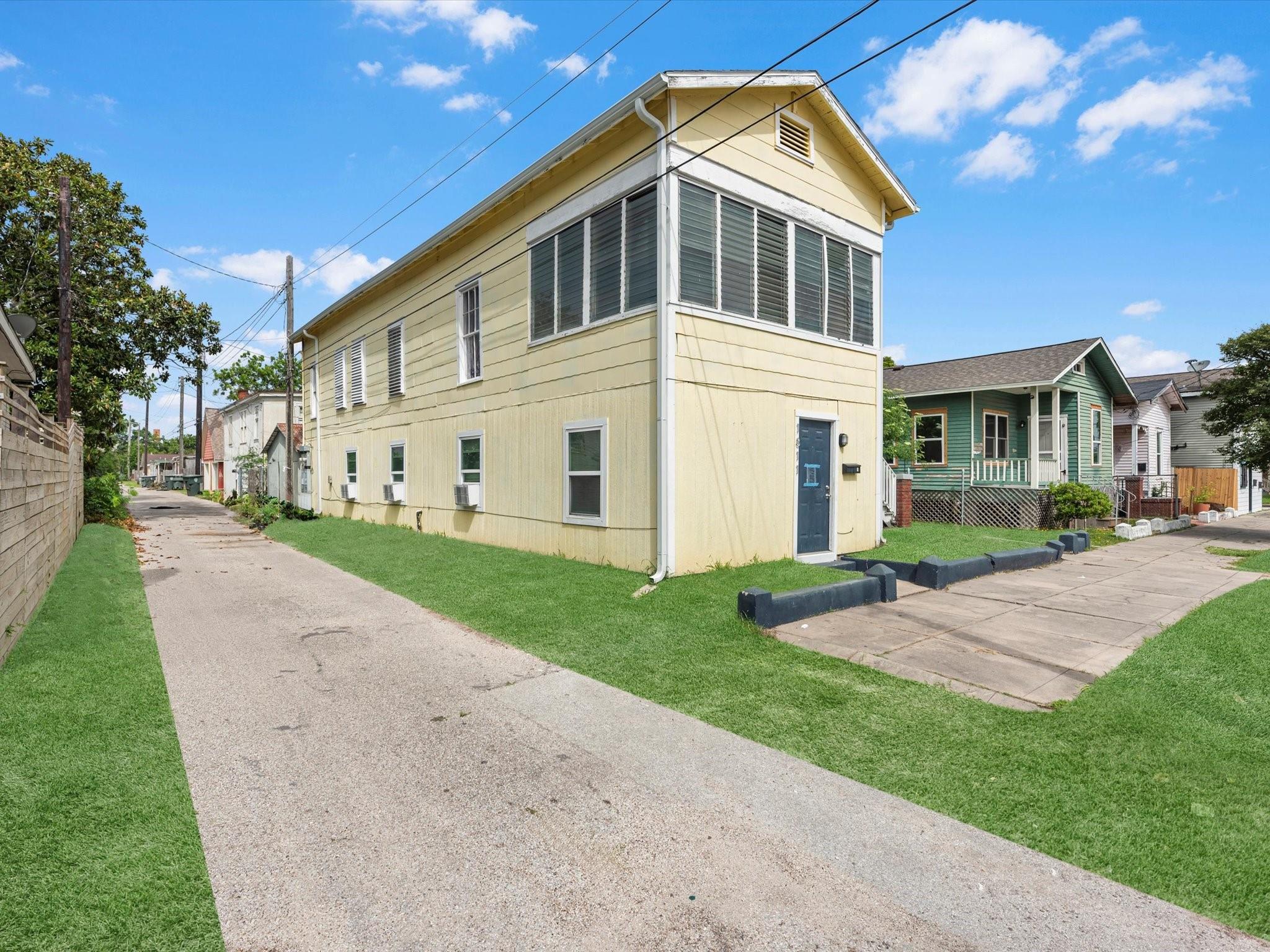 1811 39th Street 1