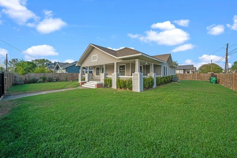 Photo of 5711 Sherman Street, Houston, TX 77011 (MLS # 47294004)