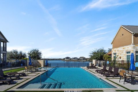 Townhouse For Sale - 9443 Towne Lake Parkway<br/> Cypress, TX 77433