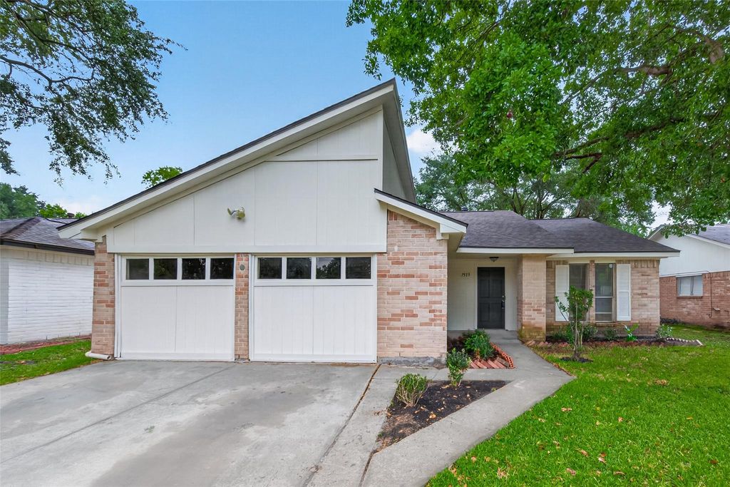 Photo of 7515 Londres Drive, Houston, TX 77083 (MLS # 65384701)