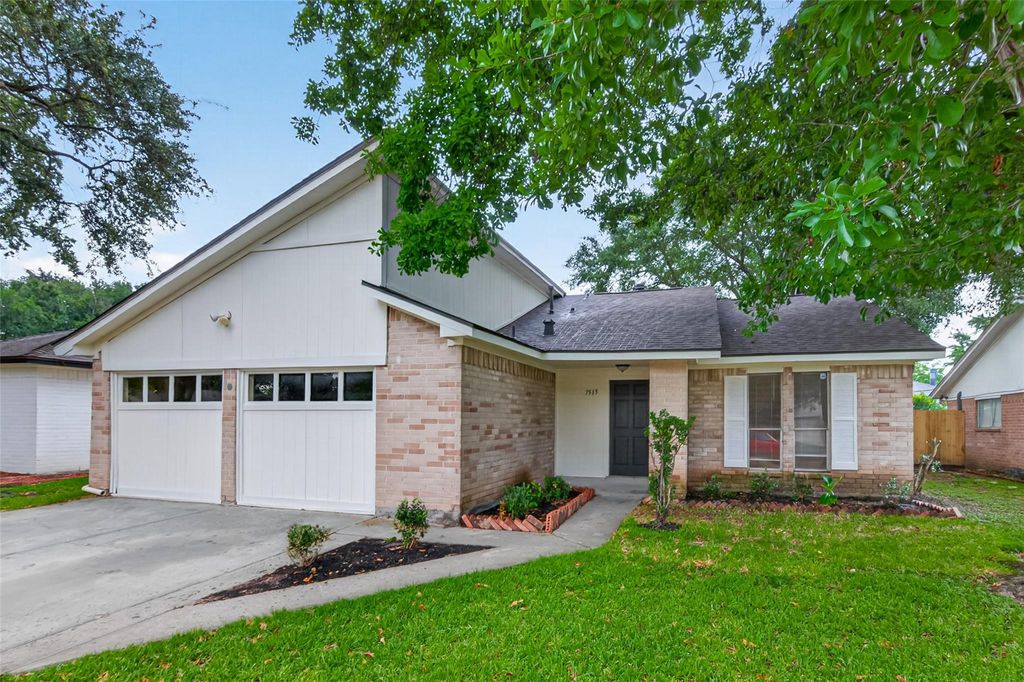 Photo of 7515 Londres Drive, Houston, TX 77083 (MLS # 65384701)