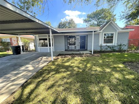 Photo of 10723 Southview Street, Houston, TX 77047 (MLS # 46742389)