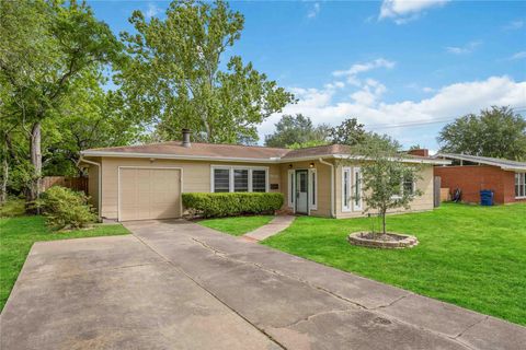 Photo of 908 23rd Avenue N, Texas City, TX 77590 (MLS # 95118033)