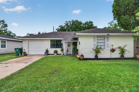 Photo of 13919 Santa Teresa Road, Houston, TX 77045 (MLS # 36227668)