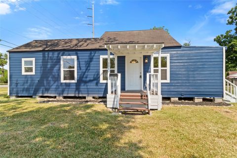 Photo of 301 S Virginia Street, La Porte, TX 77571 (MLS # 50944503) Photo of 301 S Virginia Street, La Porte, TX 77571 (MLS # 50944503)