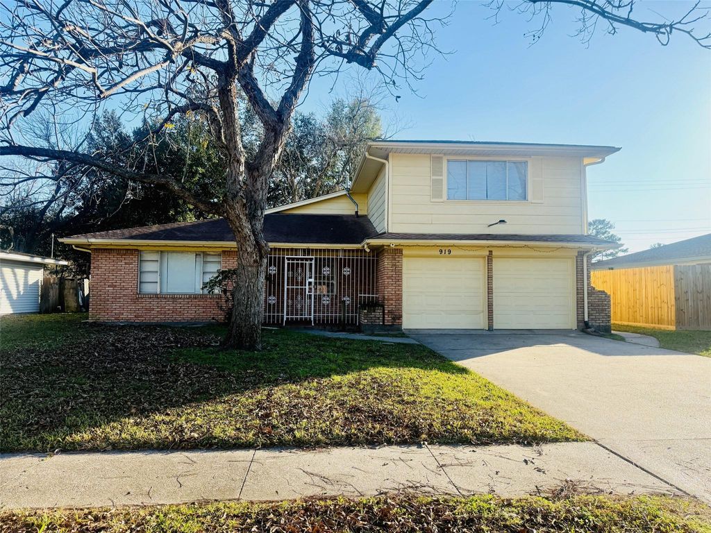 Photo of 919 Saddle Rock Drive, Houston, TX 77088 (MLS # 30099961)