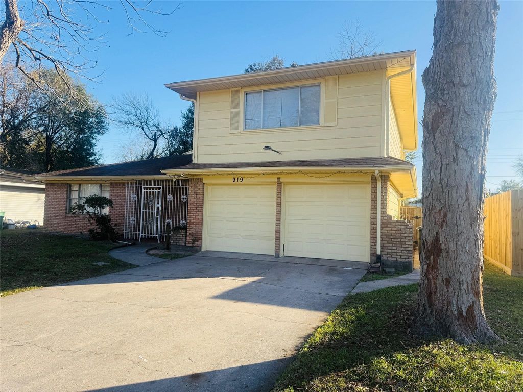 Photo of 919 Saddle Rock Drive, Houston, TX 77088 (MLS # 30099961)