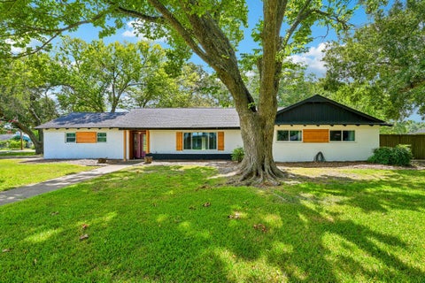Homes For Sale - 101 W Larkspur Drive<br/> Brazoria County, Alvin, TX 77511
