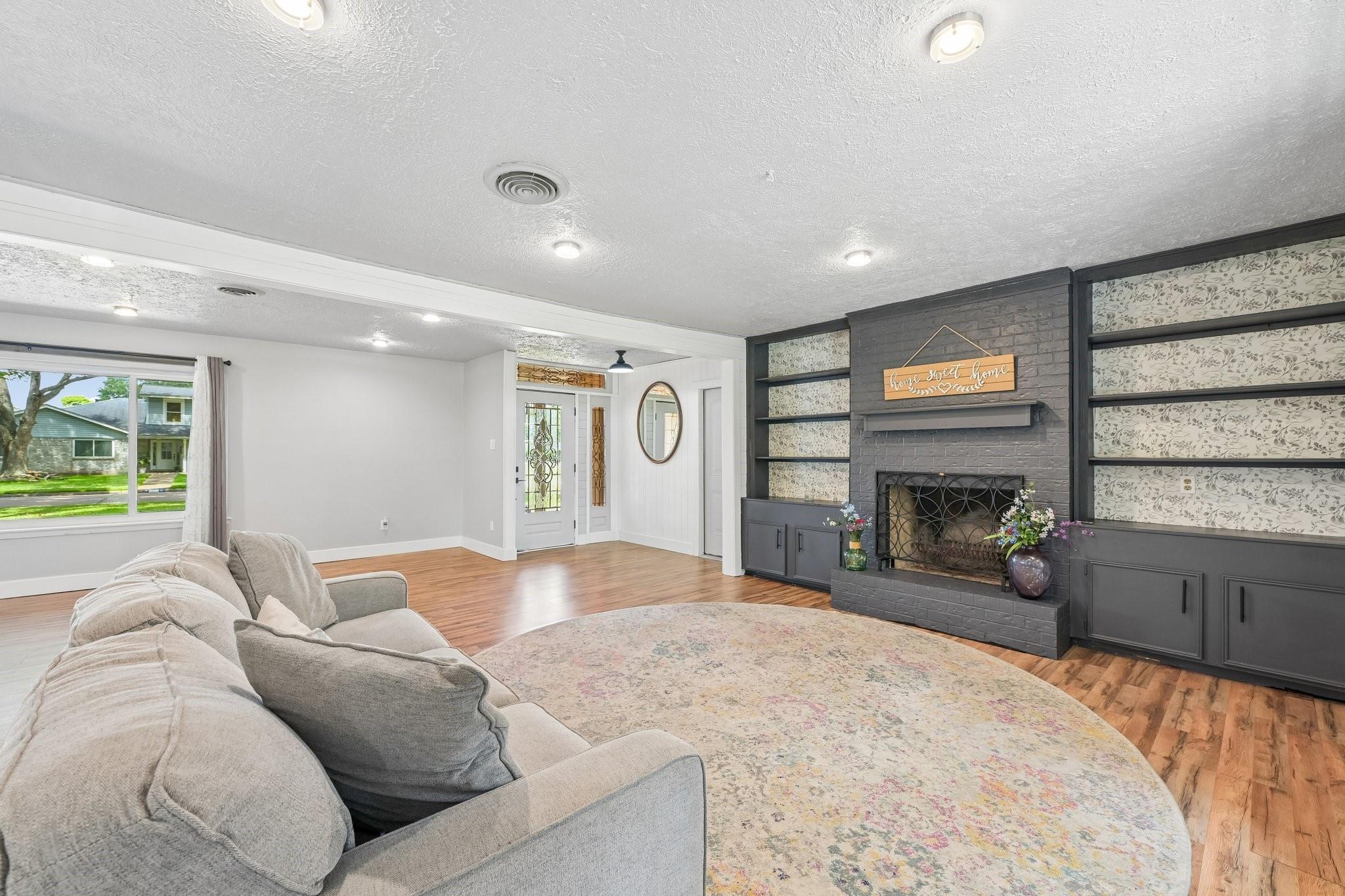 101 W Larkspur Drive