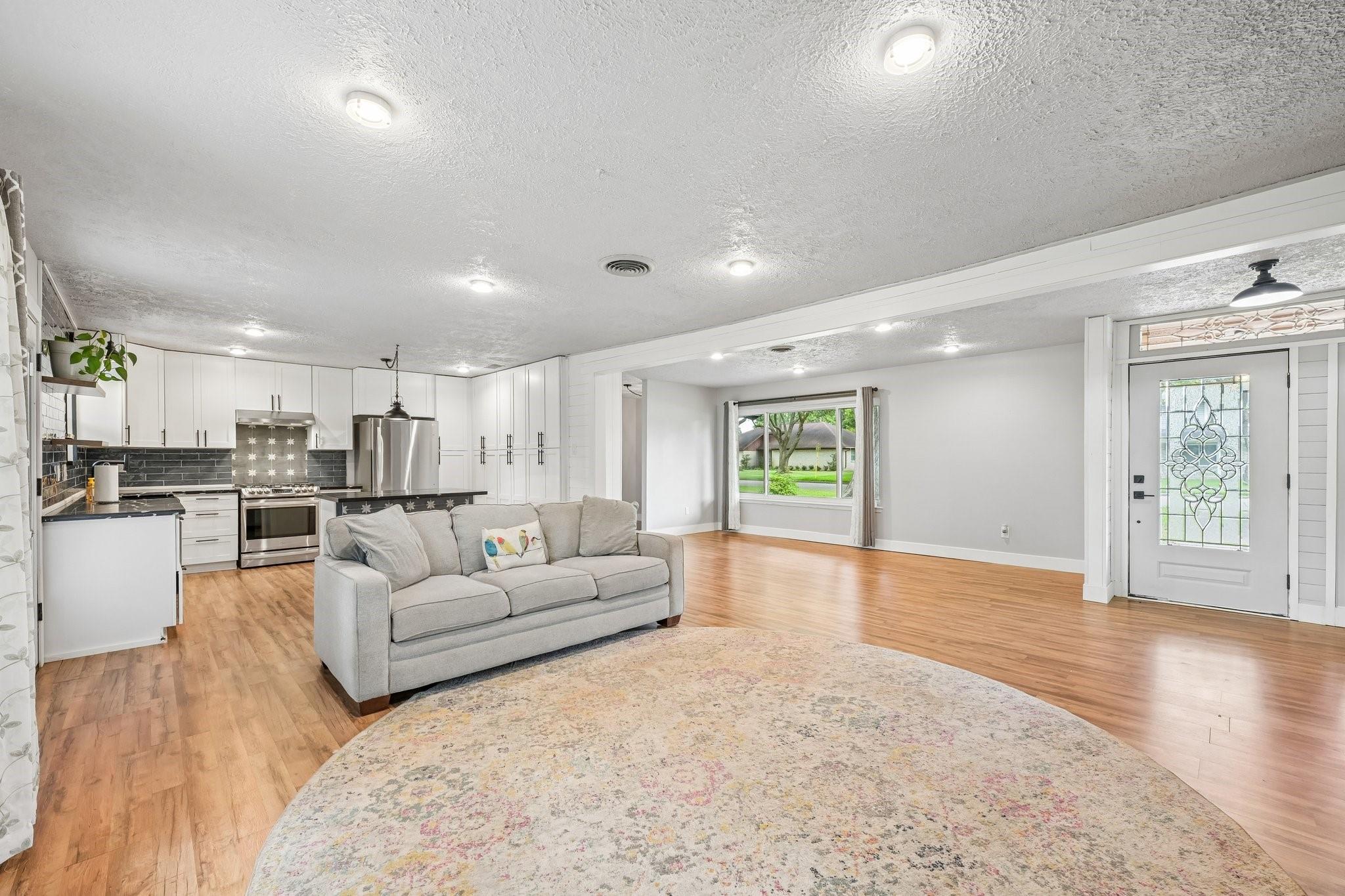 101 W Larkspur Drive