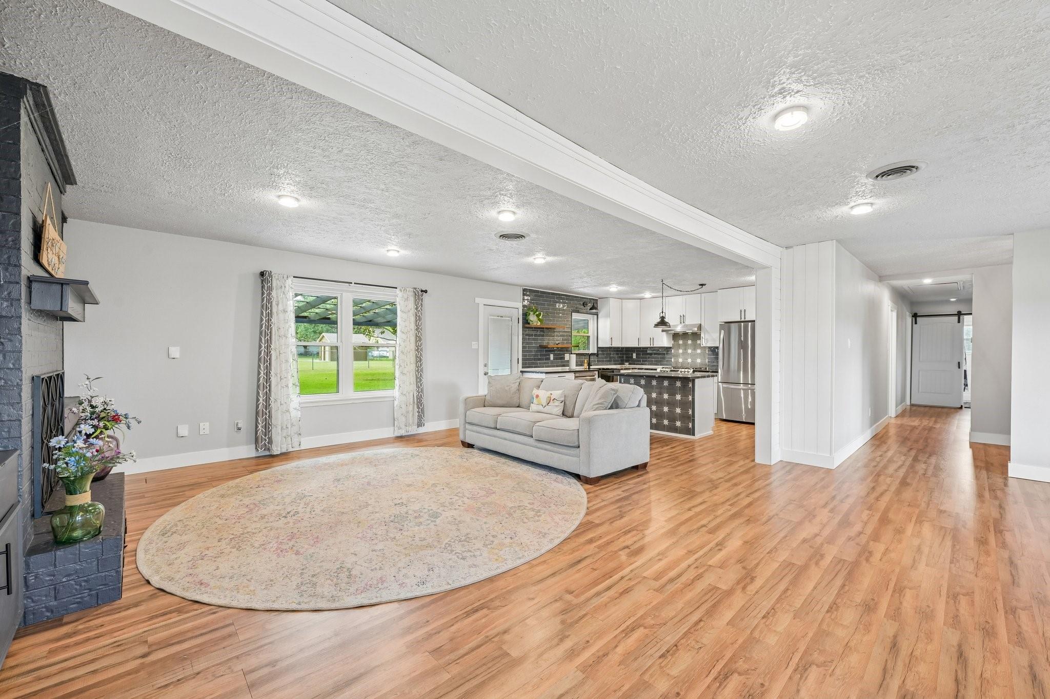 101 W Larkspur Drive