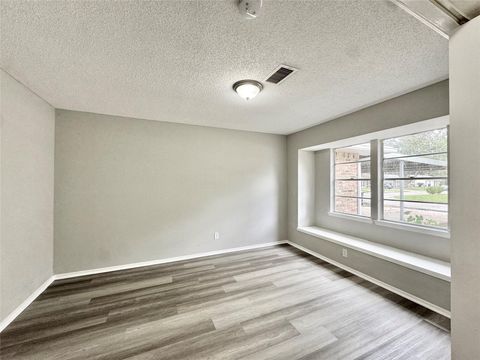563410882