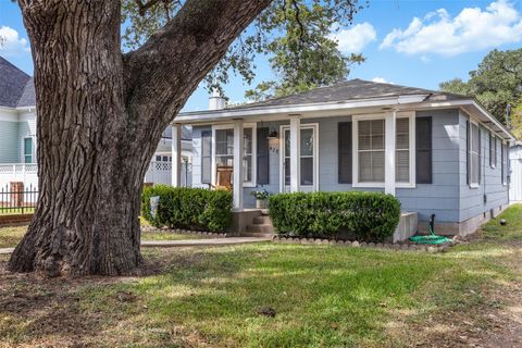 Photo of 428 Preston Street, Columbus, TX 78934 (MLS # 95627312)