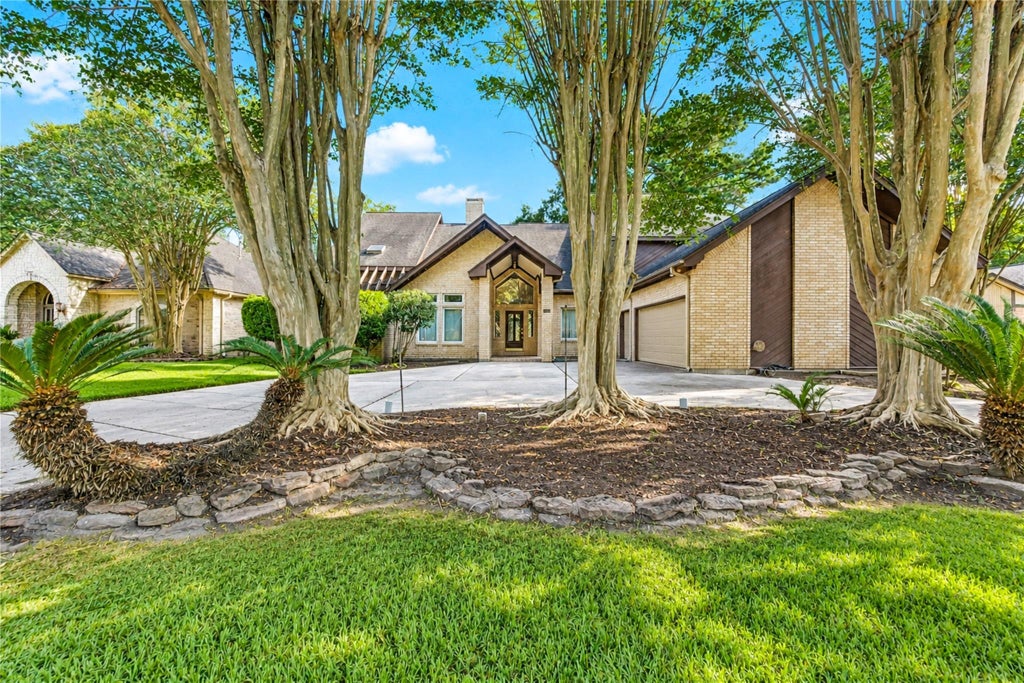 Photo of 8015 Rebawood Drive, Humble, TX 77346 (MLS # 48382434)