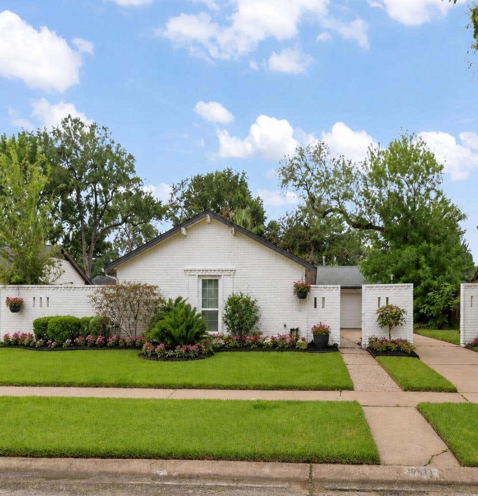 Photo of 10611 Deerwood Road, Houston, TX 77042 (MLS # 63834286)