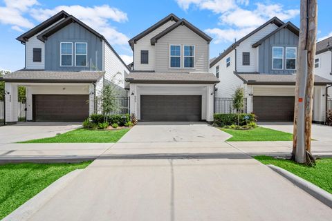 Photo of 8404 Curry Rd, Houston, TX 77093 (MLS # 24399515) Photo of 8404 Curry Rd, Houston, TX 77093 (MLS # 24399515)