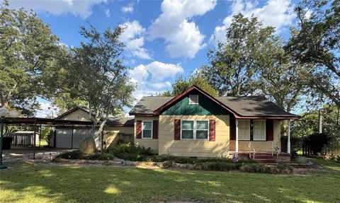 Photo of 207 S Elm Street, Glen Flora, TX 77443 (MLS # 61046013)