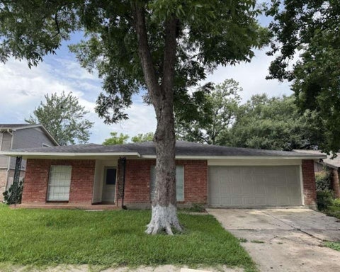 Photo of 10422 Cedartowne Lane, Sugar Land, TX 77498 (MLS # 81014852)