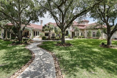 Homes For Sale - 107 Sunset Drive<br/> Galveston County, Friendswood, TX 77546