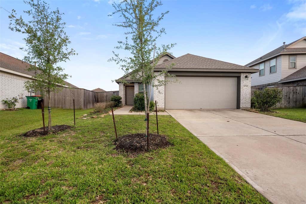 Photo of 14534 Broadbury Pond Road, Rosharon, TX 77583 (MLS # 17352374)
