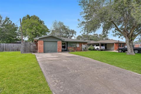 Photo of 2826 5th Avenue N, Texas City, TX 77590 (MLS # 13750682)