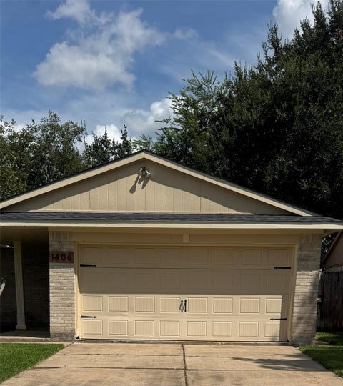 Photo of 1406 Ashwood Drive, Sugar Land, TX 77498 (MLS # 32896843)