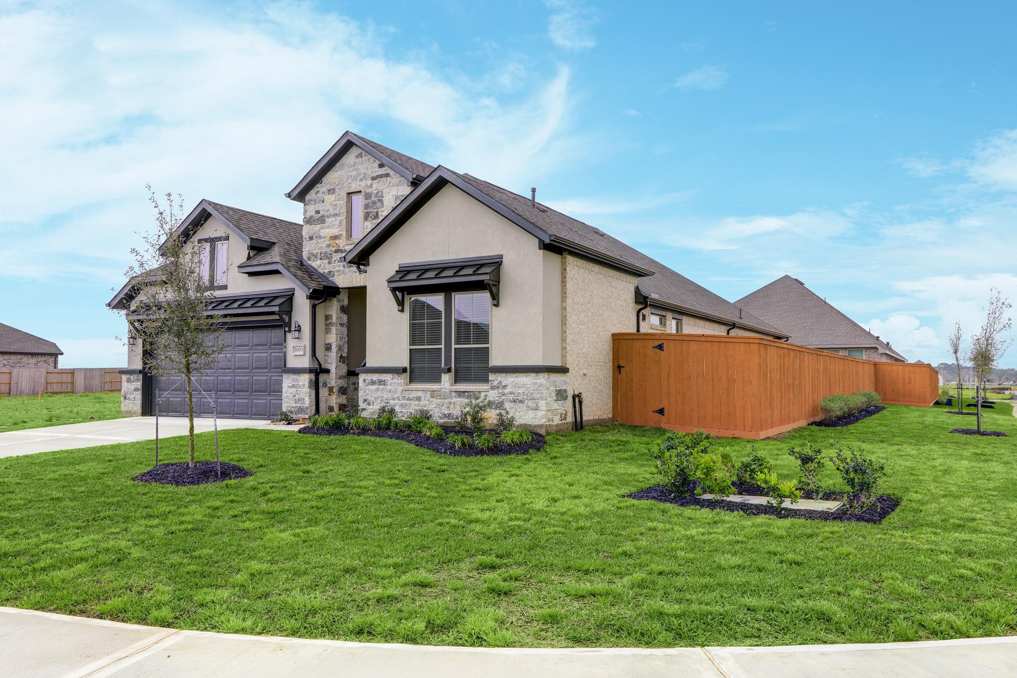 3003 Lago Costa Drive