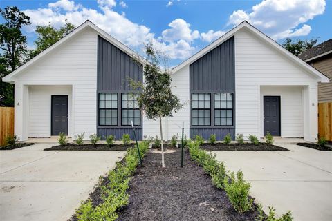 Photo of 8121 Claiborne Street #B, Houston, TX 77078 (MLS # 33482773)