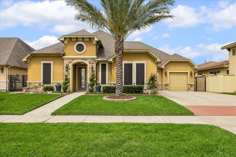 Photo of 628 Appia Drive, Kemah, TX 77565 (MLS # 18625777)