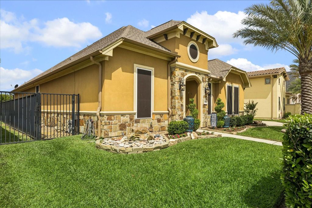 Photo of 628 Appia Drive, Kemah, TX 77565 (MLS # 18625777)