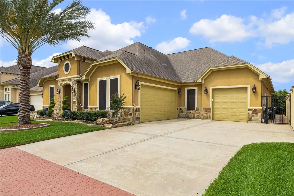 Photo of 628 Appia Drive, Kemah, TX 77565 (MLS # 18625777)