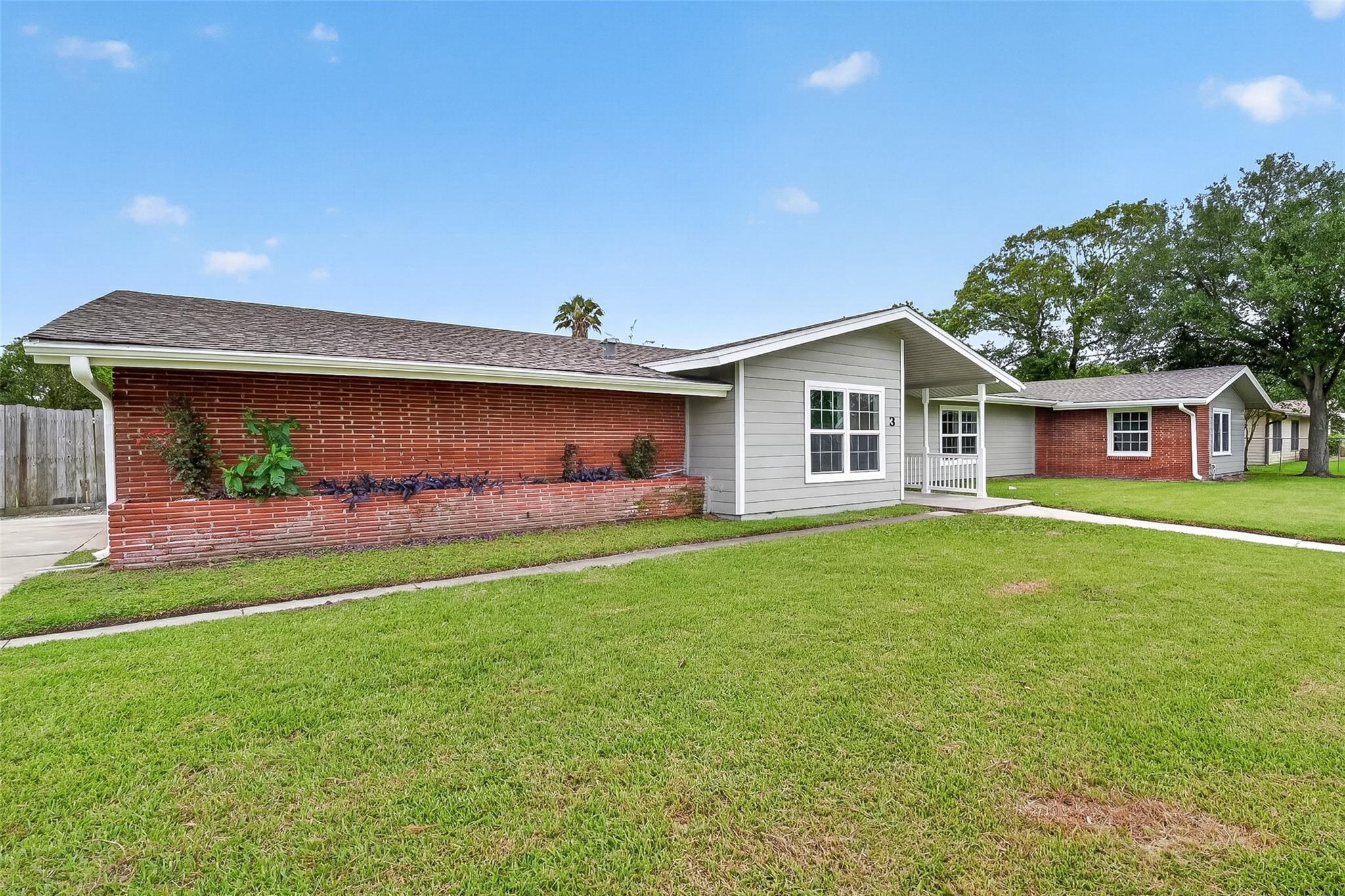 3 20th Avenue N