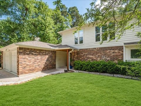 Photo of 4 River Birch Lane, The Woodlands, TX 77380 (MLS # 8014066)